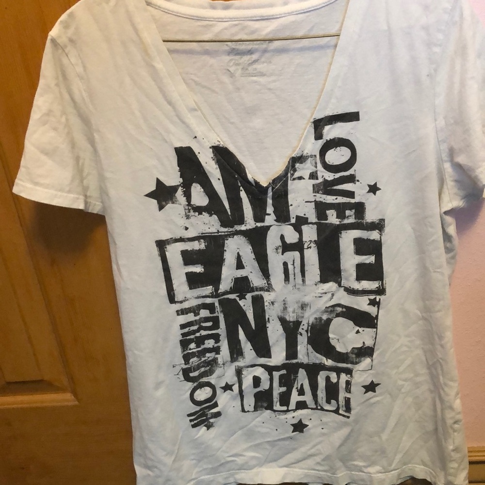 American Eagle V neck T-shirt